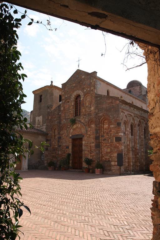 Casa Del Vento Bed & Breakfast Roccalumera Exterior photo