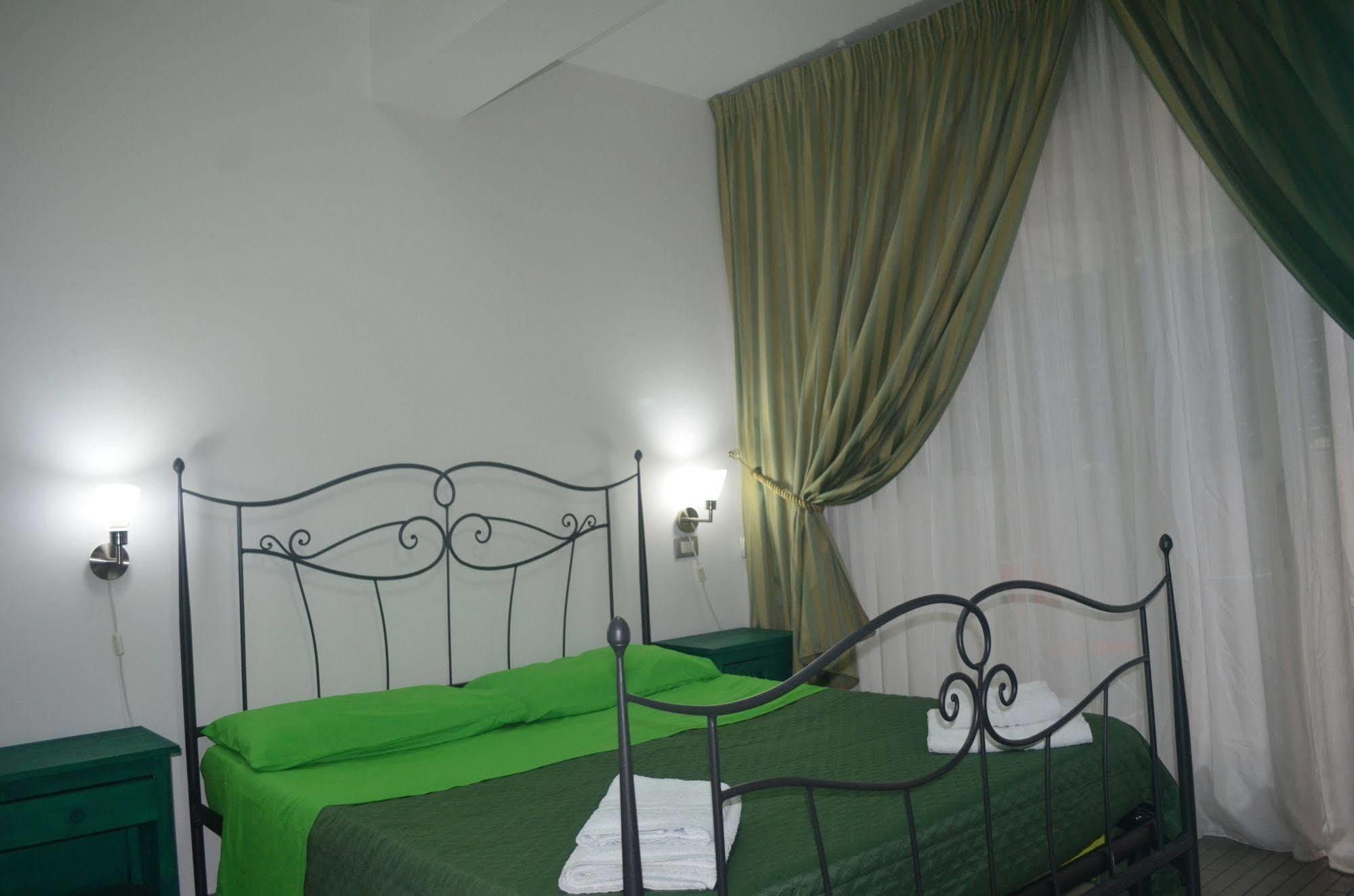 Casa Del Vento Bed & Breakfast Roccalumera Exterior photo