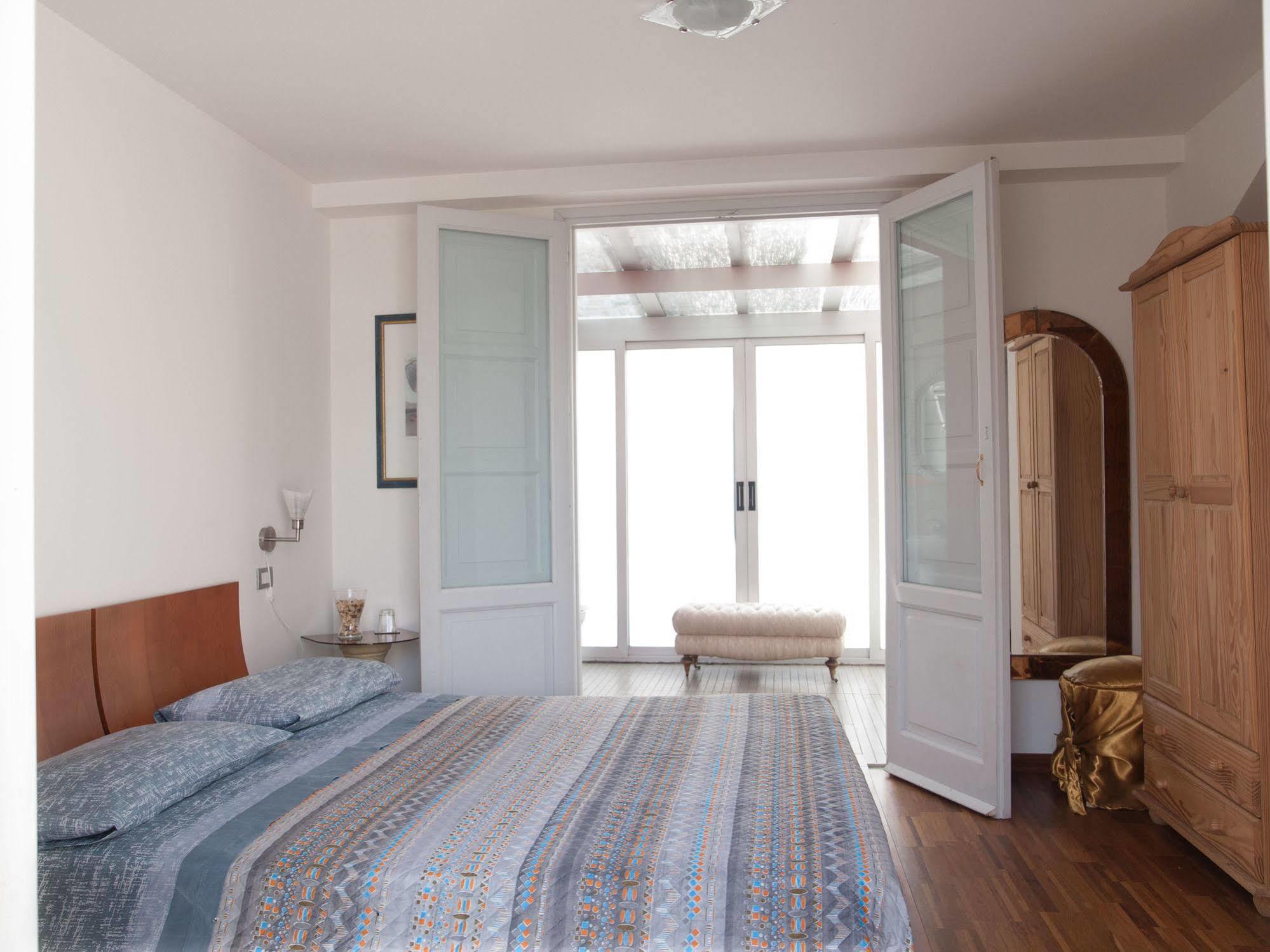Casa Del Vento Bed & Breakfast Roccalumera Exterior photo