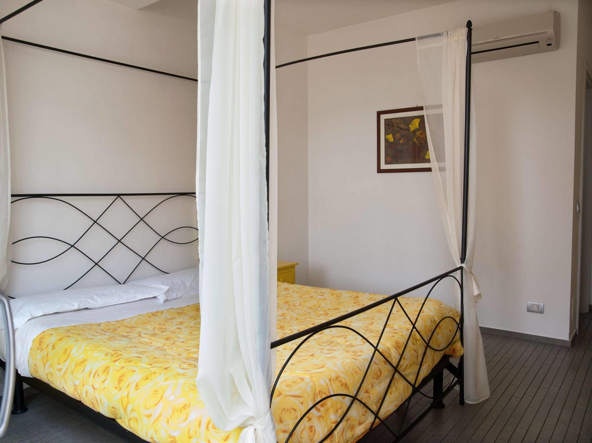 Casa Del Vento Bed & Breakfast Roccalumera Exterior photo